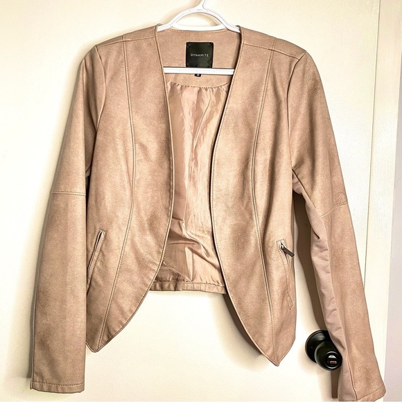 Dynamite Jackets & Blazers - Dynamite Women's Tan Jacket